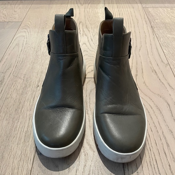 Vionic Boots - Picture 1 of 5